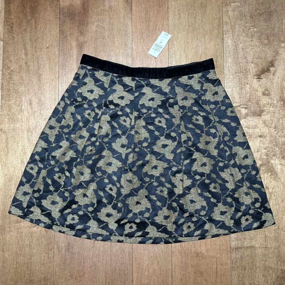 Women’s Ann Taylor LOFT A-Line Pleated Black & Gold Floral Velvet Skirt‎ Size 6P